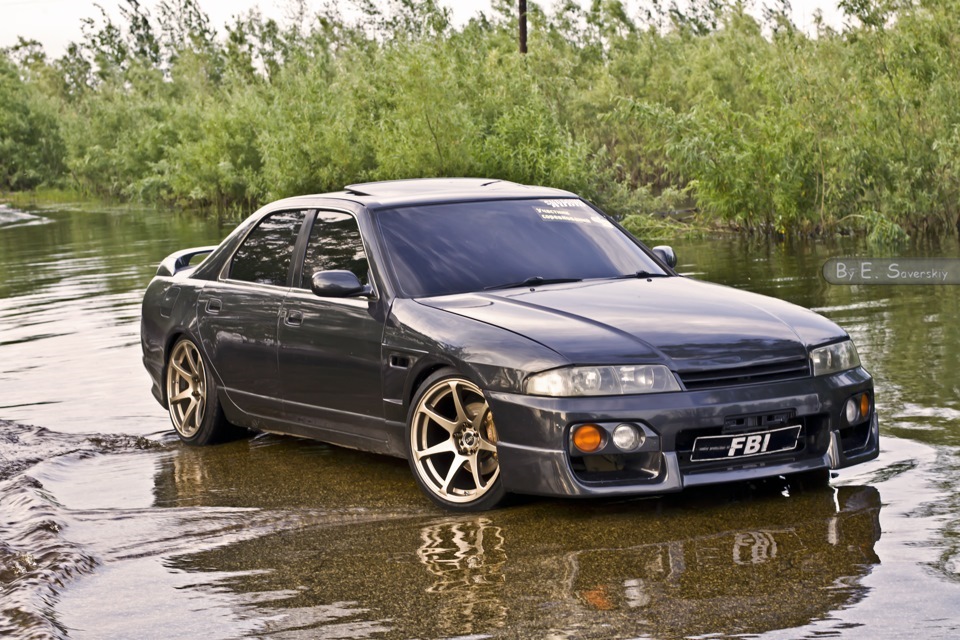 Nissan Skyline r33 черный