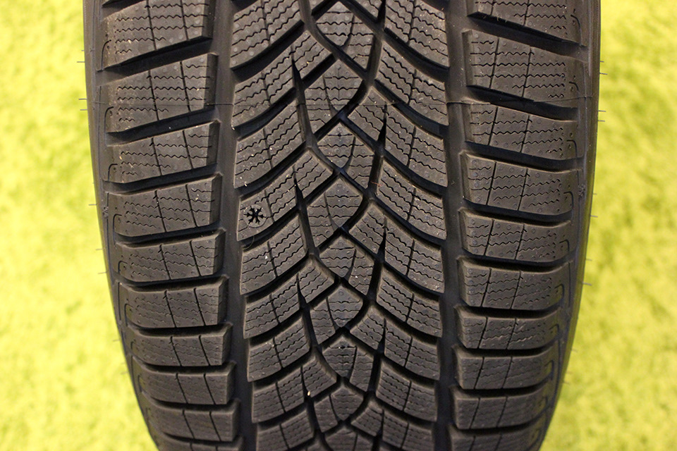 Авито резина липучка. Goodyear ULTRAGRIP Performance+. Goodyear ULTRAGRIP Performance+ SUV. Goodyear липучка. Гудиер липучка.