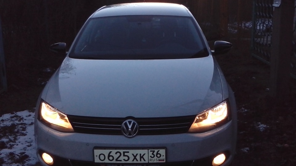 Volkswagen Jetta белая ракета