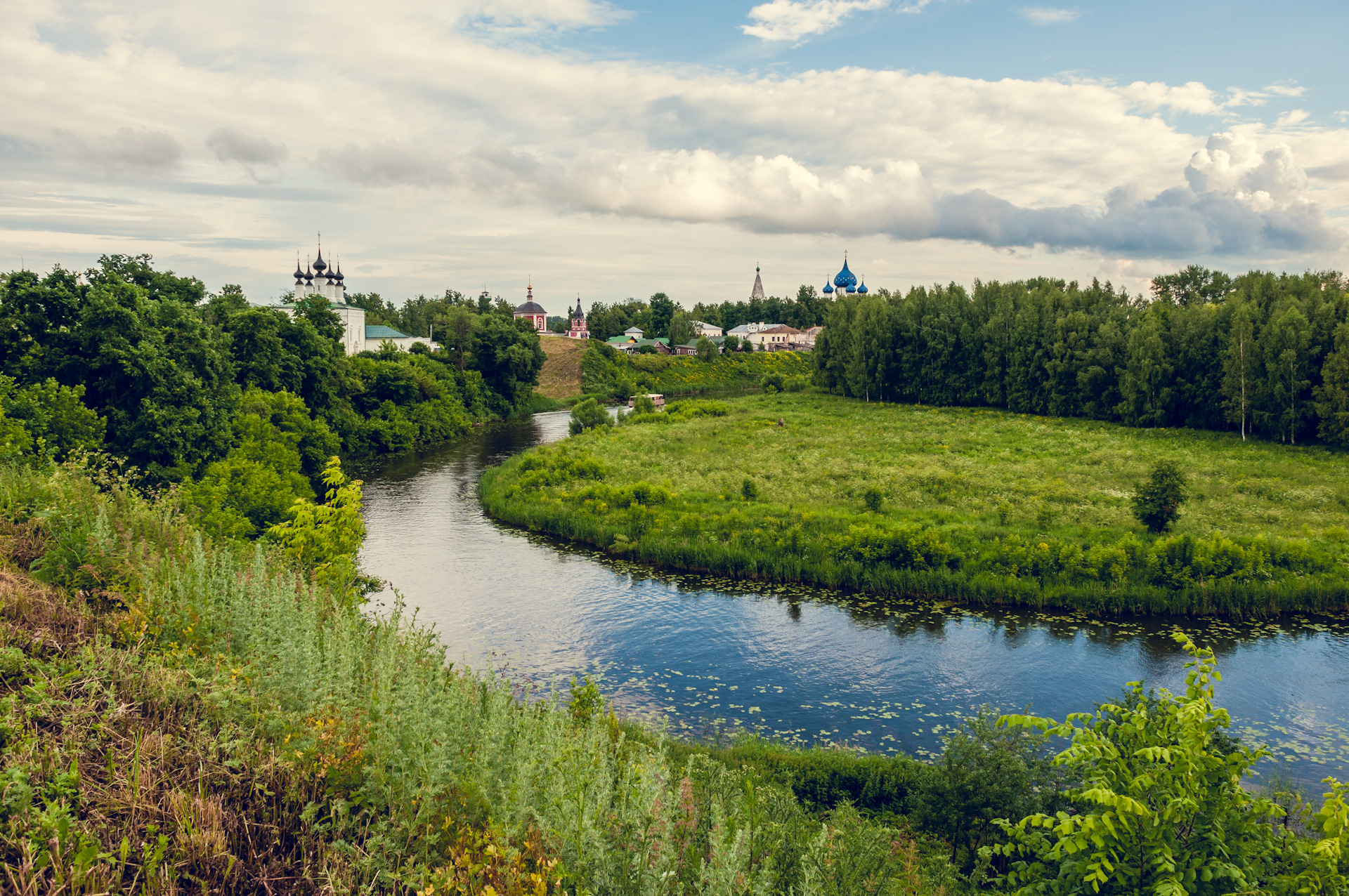 Из москвы в деревню или просто. Москва деревушка. Славный град. Славный.