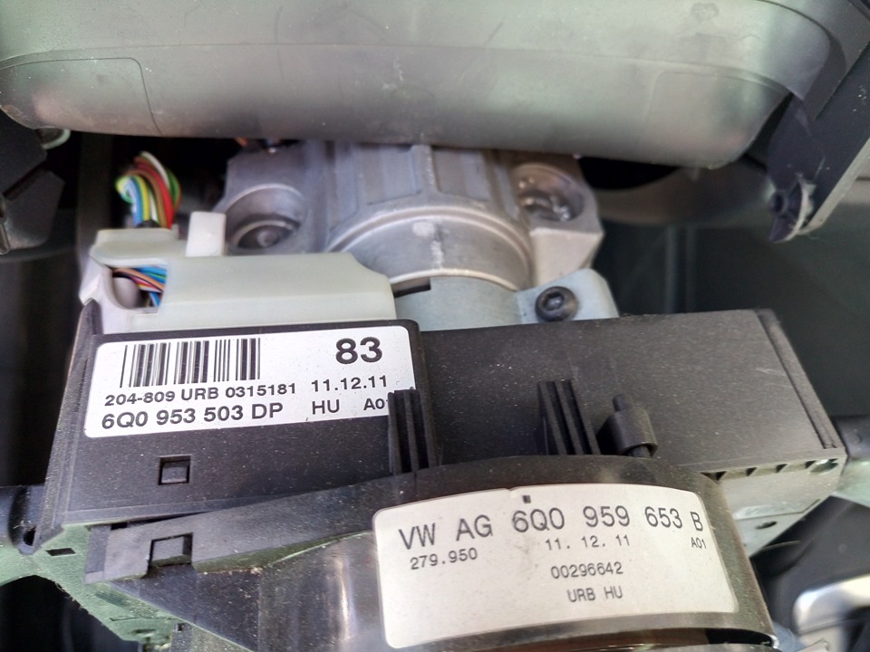 Фото в бортжурнале Volkswagen Polo Sedan. Запчасти на фото: 6Q0953503DP