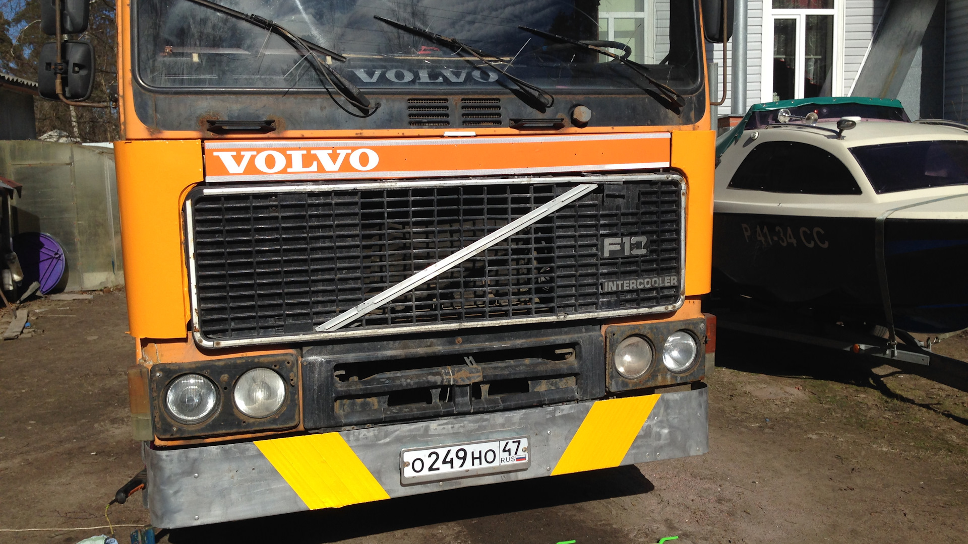 Восстановление volvo. Volvo f12 сбоку. Вольво ф 1992 года выпуска.