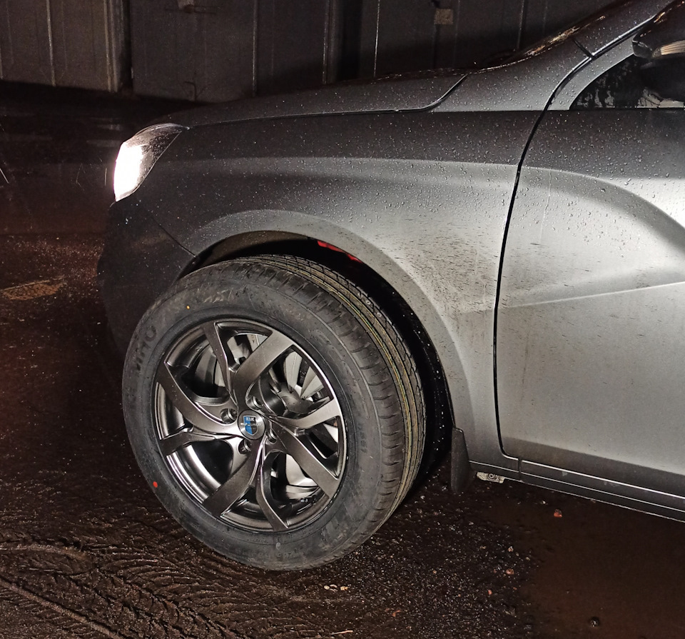 Прикупил "резю", "дисОчки" и "сишку" :3 — Lada Vesta, 1,6 л, 2017 года ...