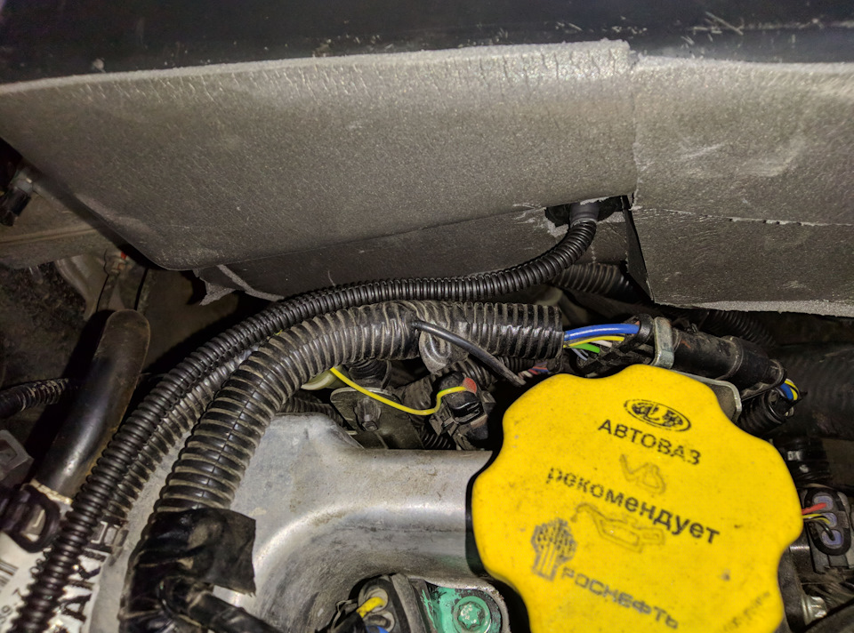 ввод рядом с пучком заводской проводки — Lada Vesta SW Cross (1G)