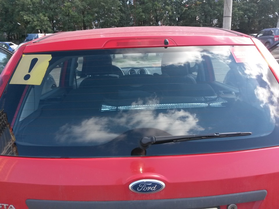 Замена заднего дворника — Ford Fiesta (Mk V), 1,4 л, 2007 года ...