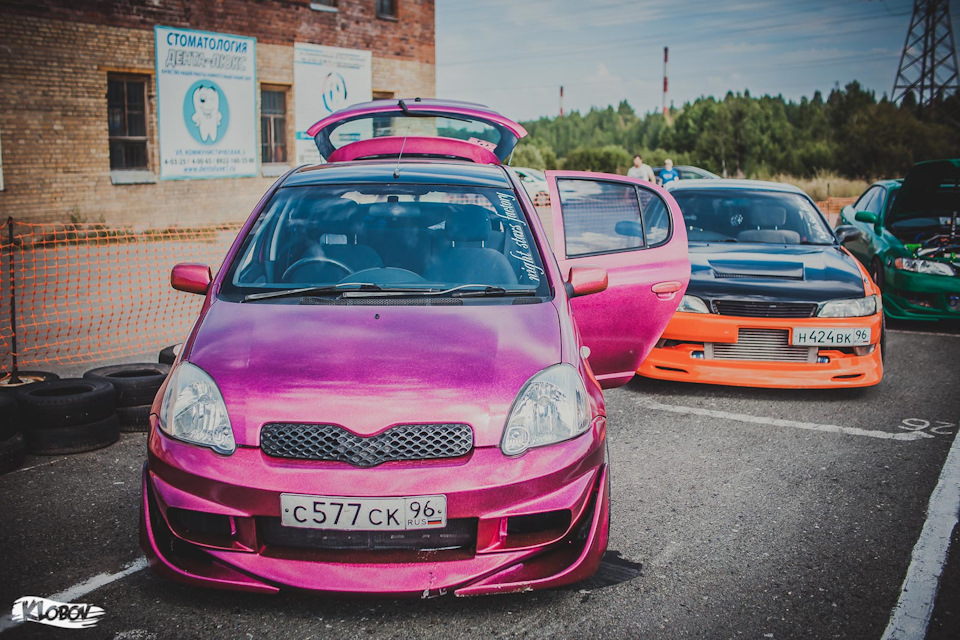 Toyota Vitz Pink