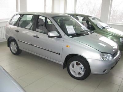 Калина в автосалоне. — Lada Калина Универсал (1G), 1,6 л, 2011 года ...
