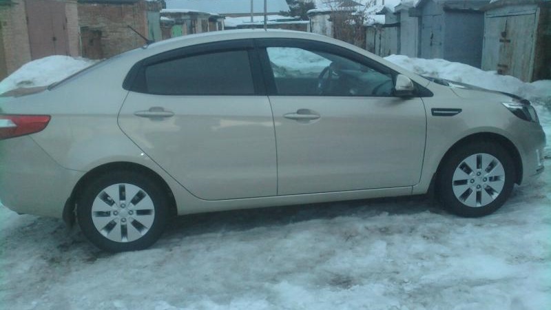 Kia Rio 3 бежевая