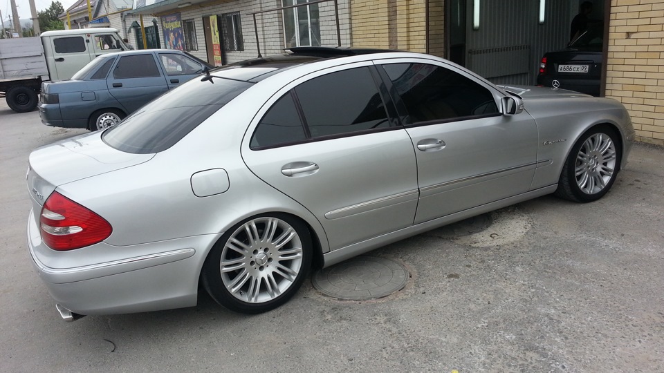 Mercedes w211 Gold Metallic