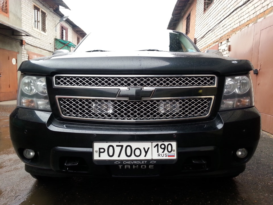 светодиодная балка ваз 2107 в решетке. светодиодные фары за решетку радиатора. фары под радиаторную решетку. лансер 10 доп свет. фары под решетку.