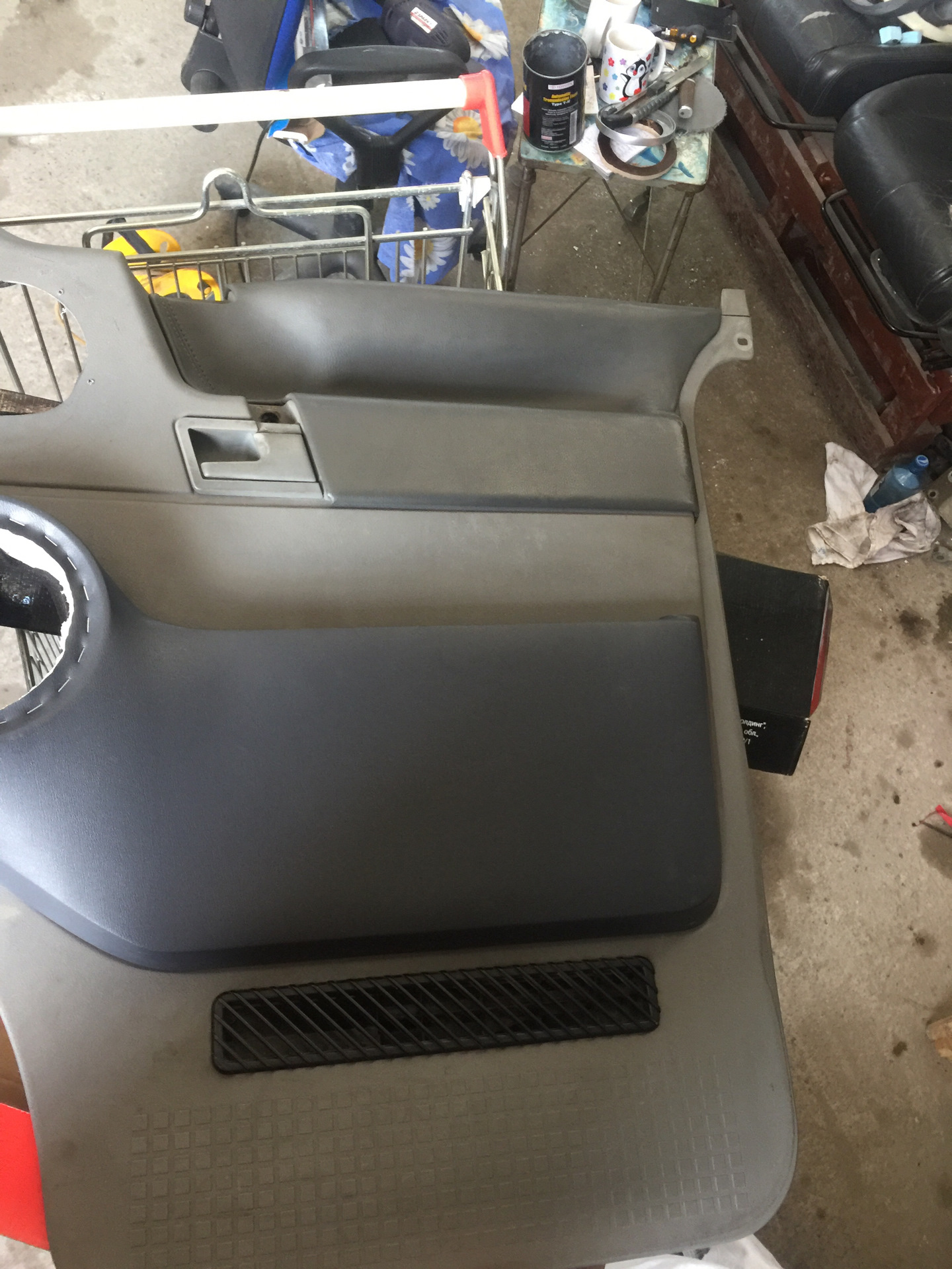 Подиум акустический каравелла т4. Фольксваген т4 подиумы для динамиков. Дверные карты фольксваген транспортер т4 автозвук. Подиум в т4. Подиумы транспортер т4.