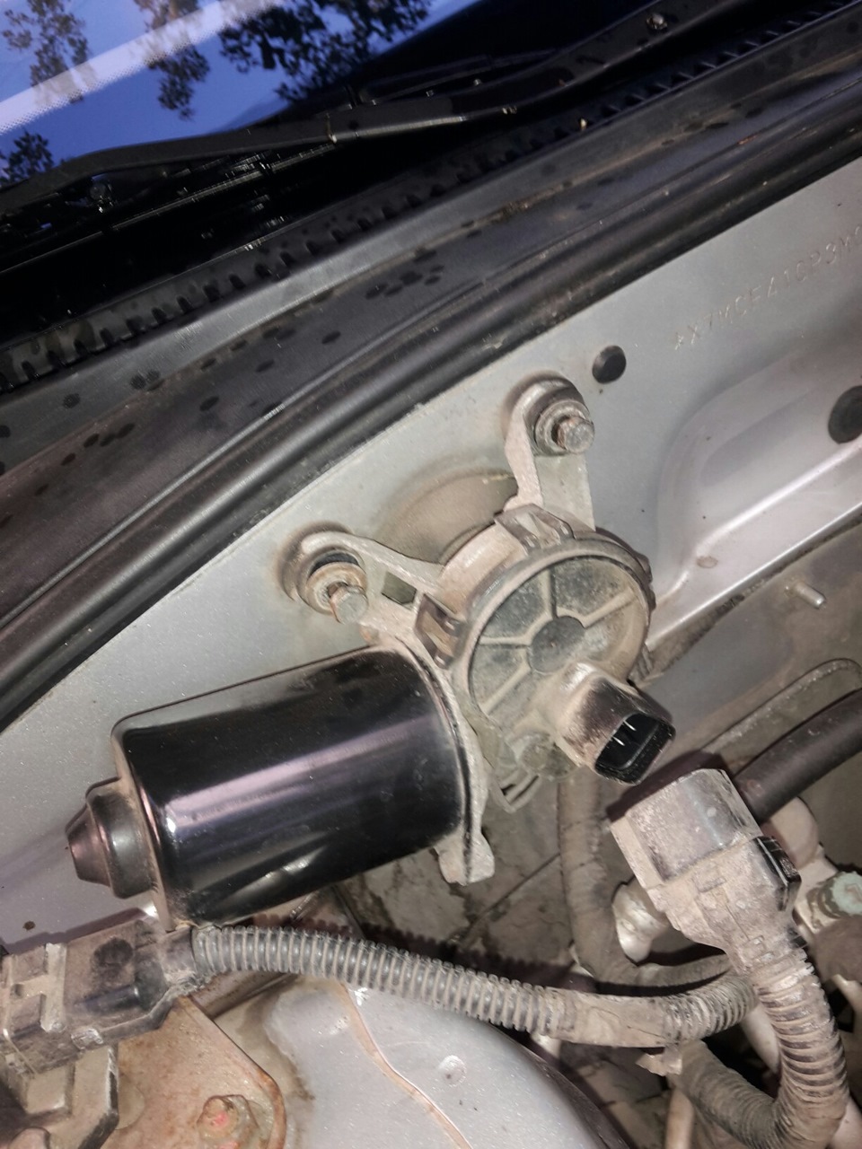 Моторчик стеклоочистителя (( — Hyundai Accent (2G), 2003 года | поломка ...