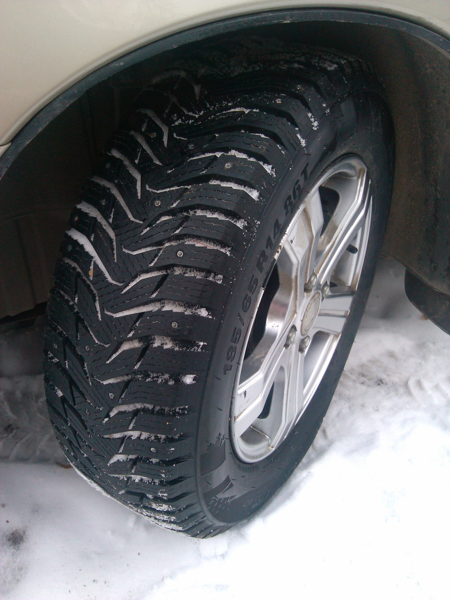 Kumho wintercraft ice wi32 xl