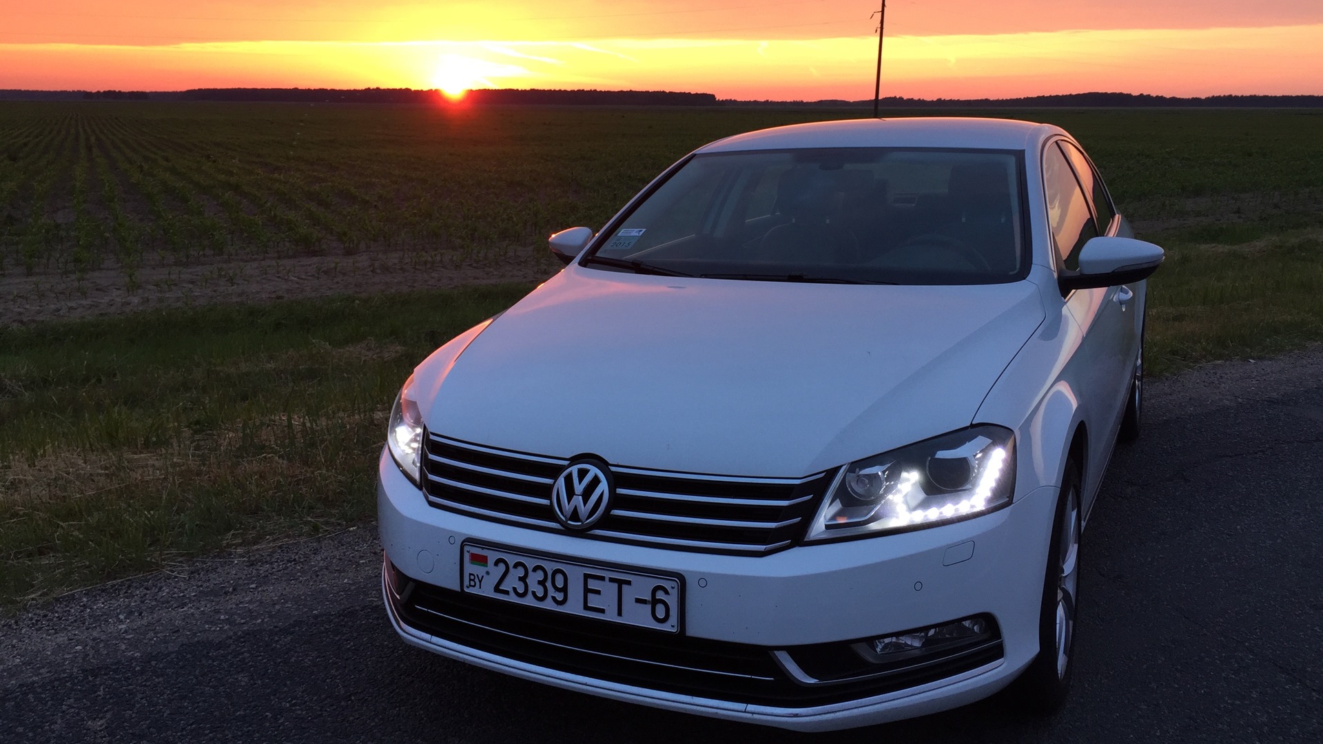 Volkswagen Passat Night