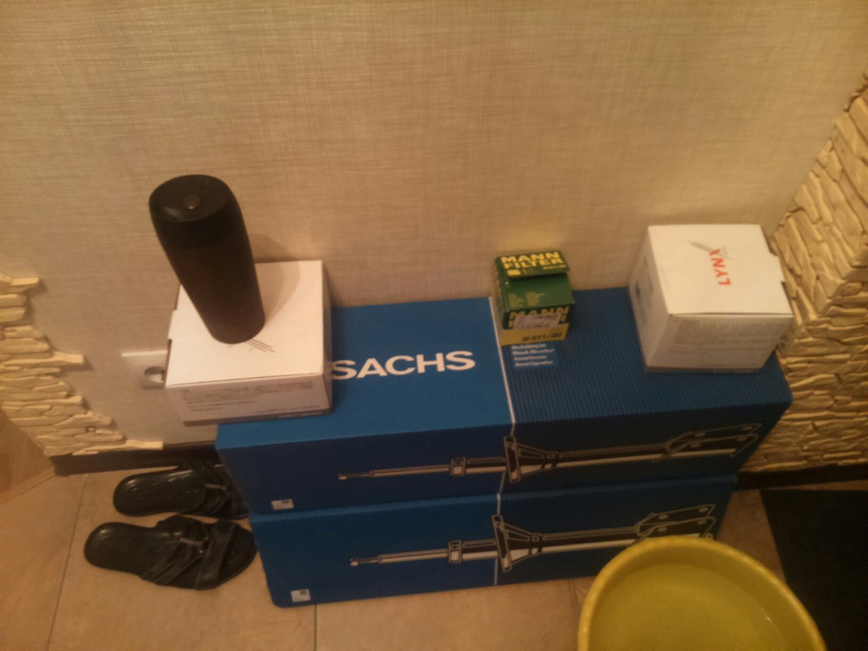 Замена передних стоек, опор, масла ДВС, шаровой опоры, аккумулятора ...