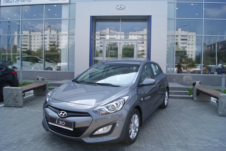 Машина хендай не едет. Hyundai i30 2013 1.4 Капотня. Хендэ i30 1.4 gl MT, Г.Н. У 282 ХН 96. Хундай и Хендай в чем разница. Хьюндая нерамный.