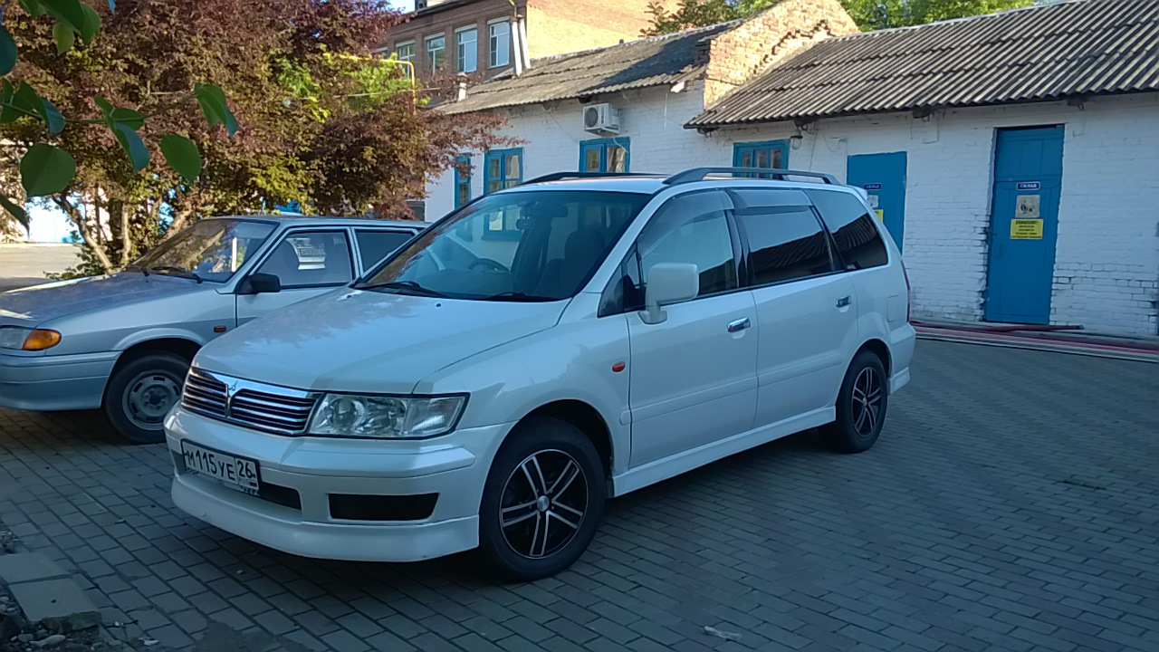 Мицубиси шариот 2. Митсубиси Шариот, 2.4. Mitsubishi Chariot. Chariot машина. Chariot Mitsubishi диски.