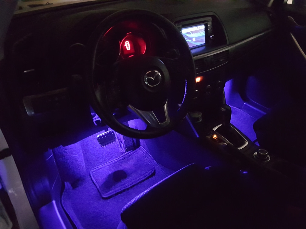 Подсветка мазда сх5. Подсветка ног Мазда СХ-5. Подсветка ног Mazda CX-5. Подсветка салона Mazda cx7. Подсветка салона Мазда 6 GH.