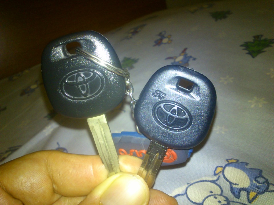 Car keys ayla. Ключи от Toyota Camry 9. Запасной ключ. Запаска ключей от Камри. Как сделать запасной ключ.