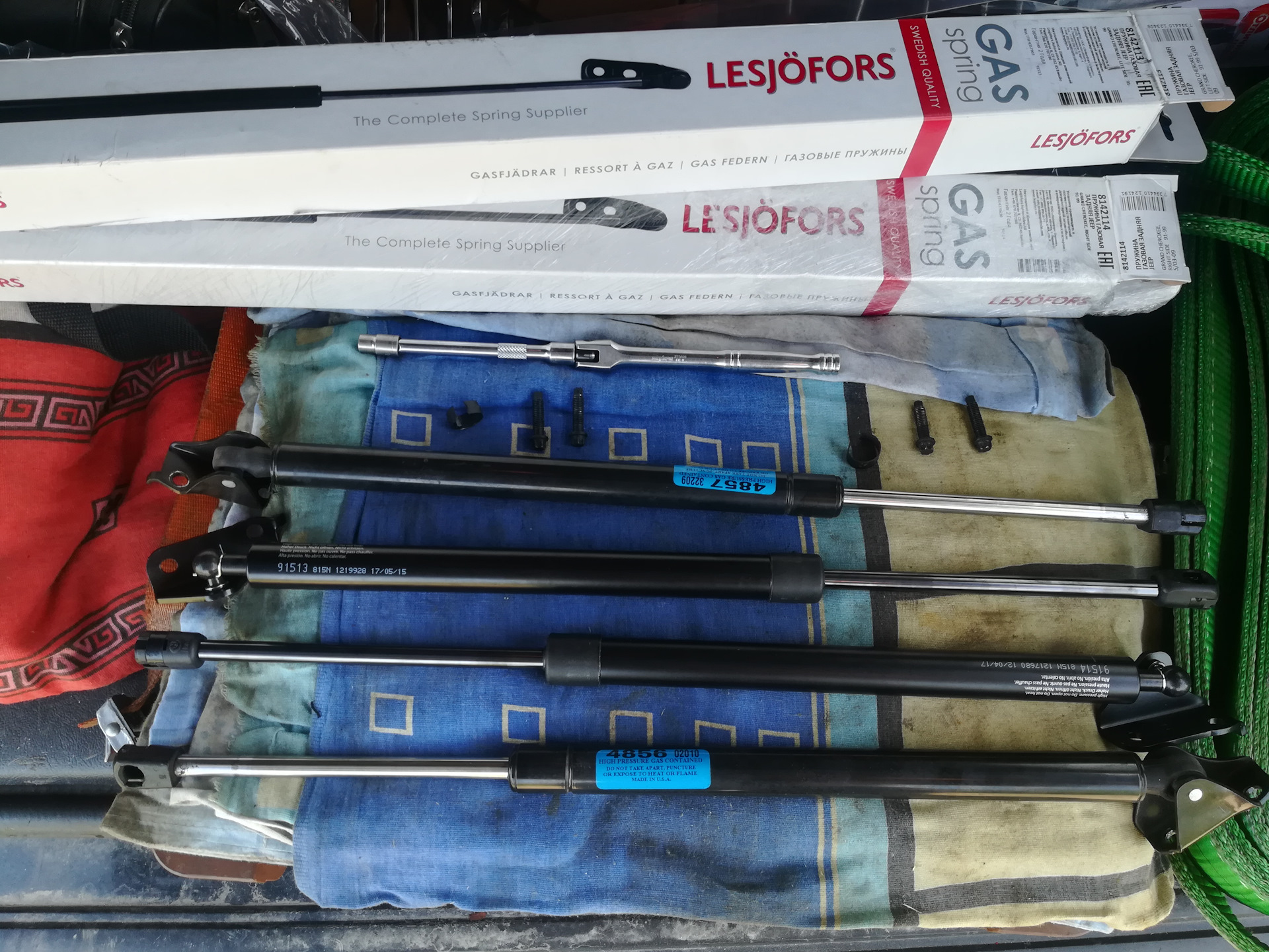 Yokomato92500. амортизатор 5 двери 2191. газовые упоры багажника калдина 190 размеры. амортизатор 5 двери wk2 электро сломал болт. 35.