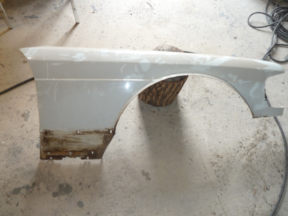 Очистка от старой краски (передние крылья и пластик) — Mercedes-Benz S ...