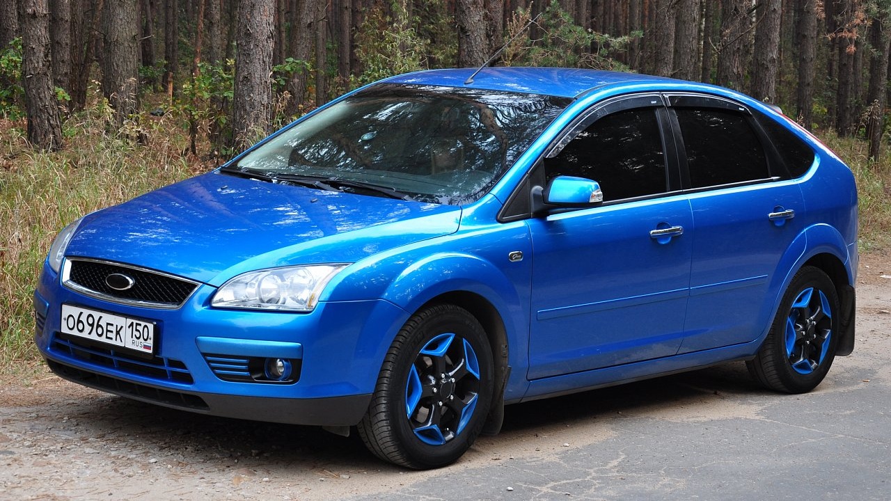 Ford Focus 2 Hatchback синий