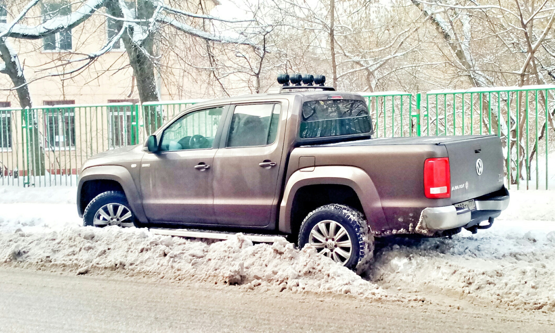 Литвин амарок текст. VW Amarok drive2. Фольксваген Амарок 2 драйв. Заниженный Амарок. Амарок Фольксваген занижение.