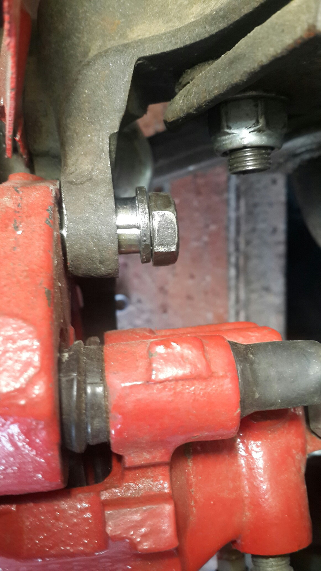 Вело тормоза r395. Дисковые тормоза на велосипед. Регулировка тормозов v-brake. Регулировка ручника форд мондео 3. Регулировка дисковых тормозов на велосипеде.