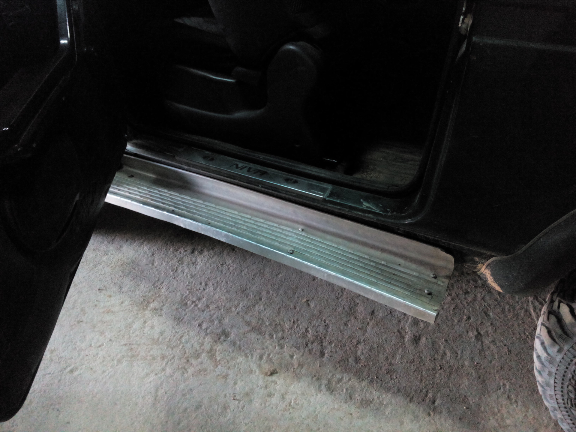 Порог из нержавейки арма. Порог для пола алюминиевый proscrew pswcaa 33. Порог salag cirrus. Про пороге. Порог примета.