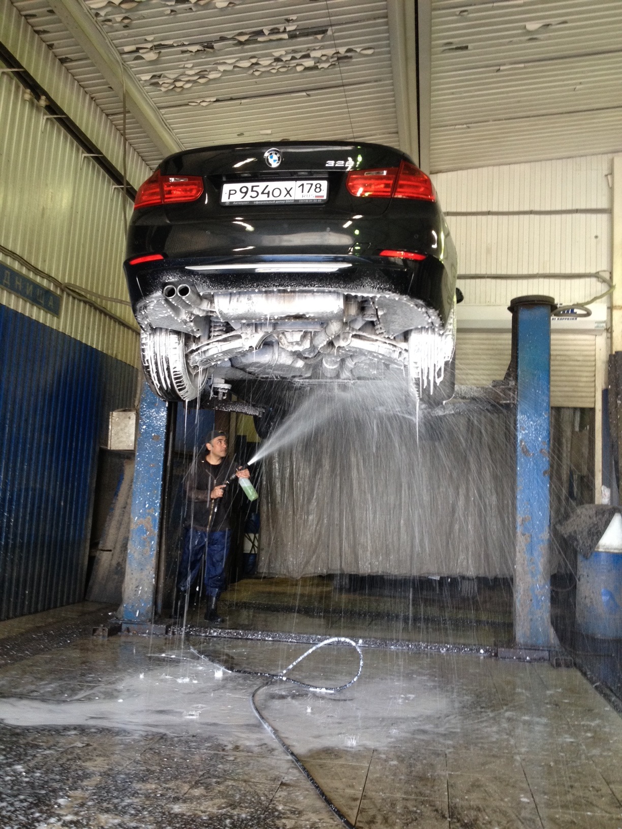 Почему машину моют снизу