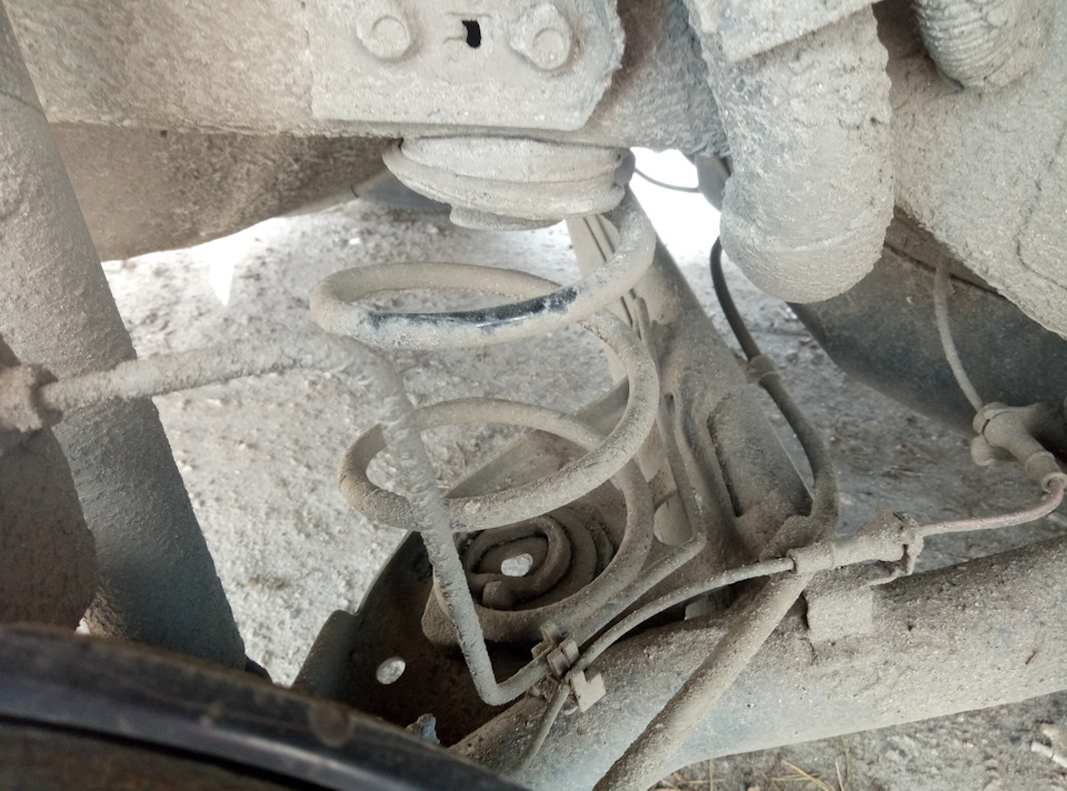 Снял колесо сзади — Nissan Sentra (B17)