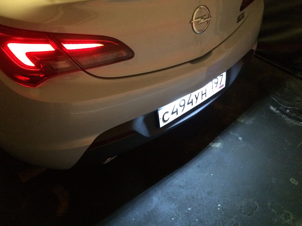 Подсветка номерного знака — Opel Astra J GTC, 1,4 л, 2011 года | другое ...