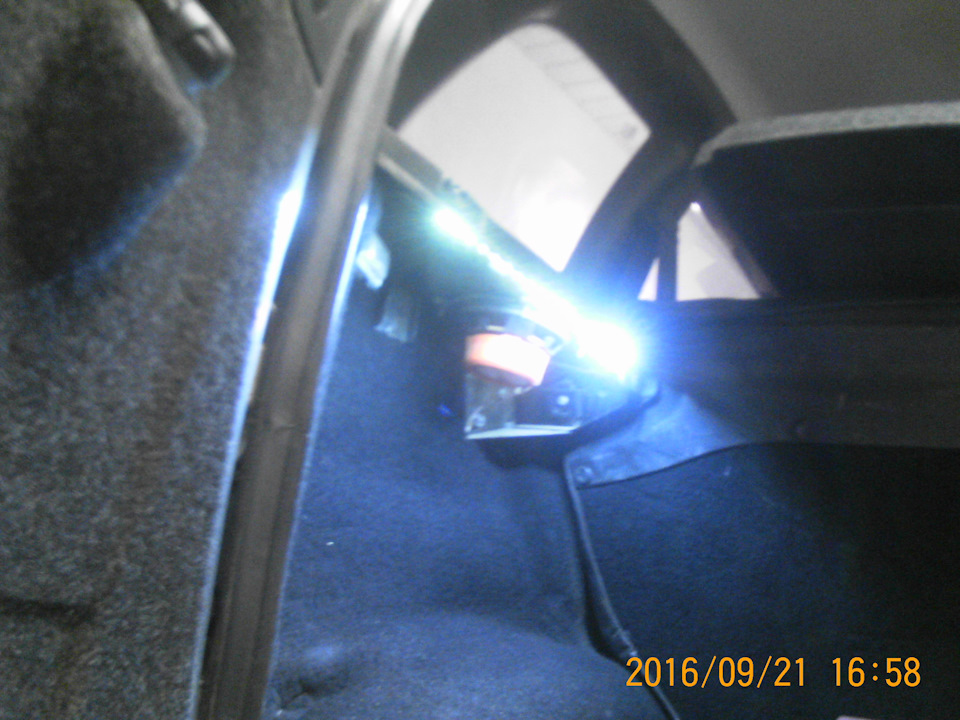 Подсветка багажника Нива Шевроле. Discovery 3 освещение багажника. Как заменить подсветку багажника на Шевроле Нива. Подсветка багажника нива
