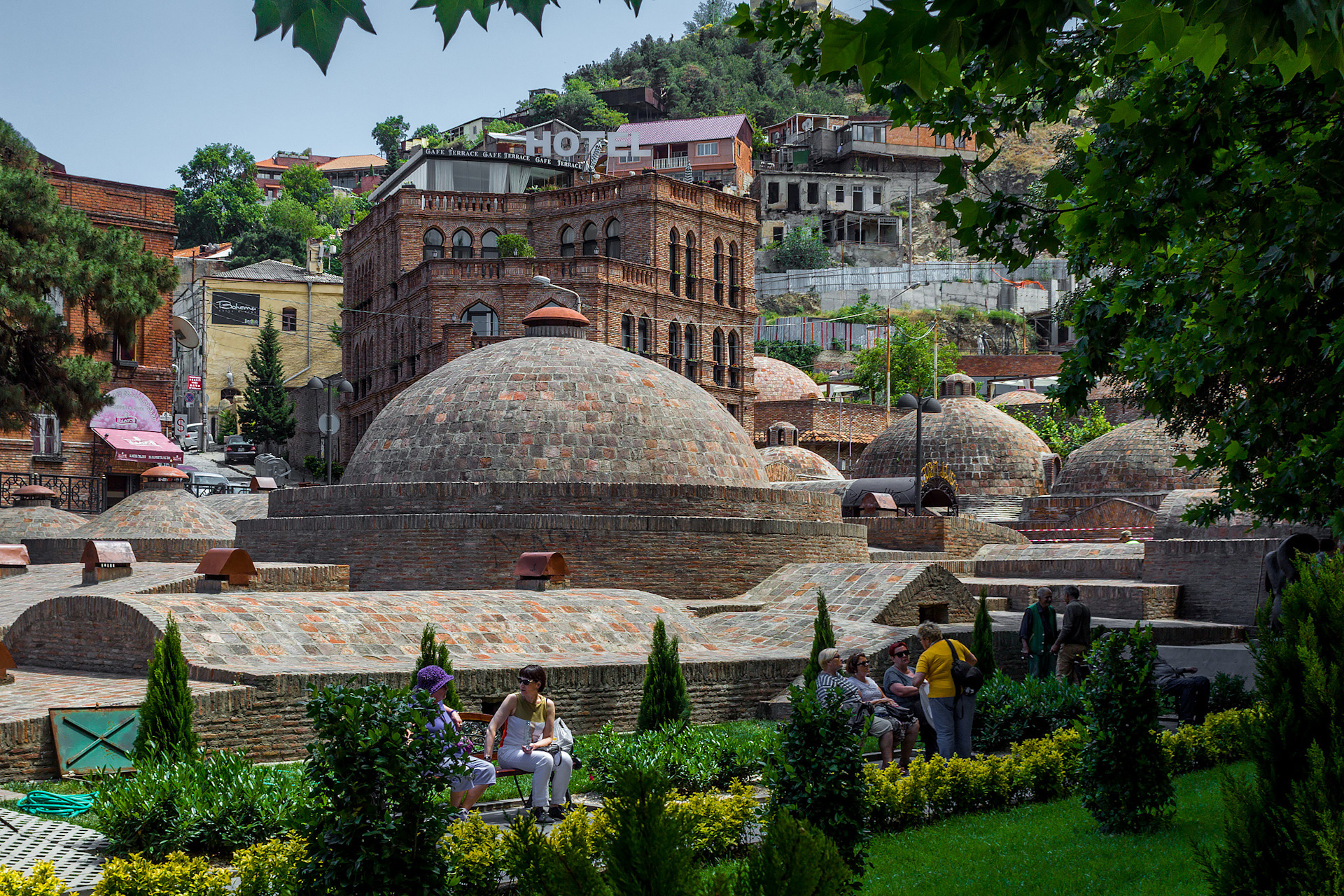 Ереван тбилиси купить. Парк Ваке в Тбилиси. Tbilisi парк Рике. Грузия Ереван.