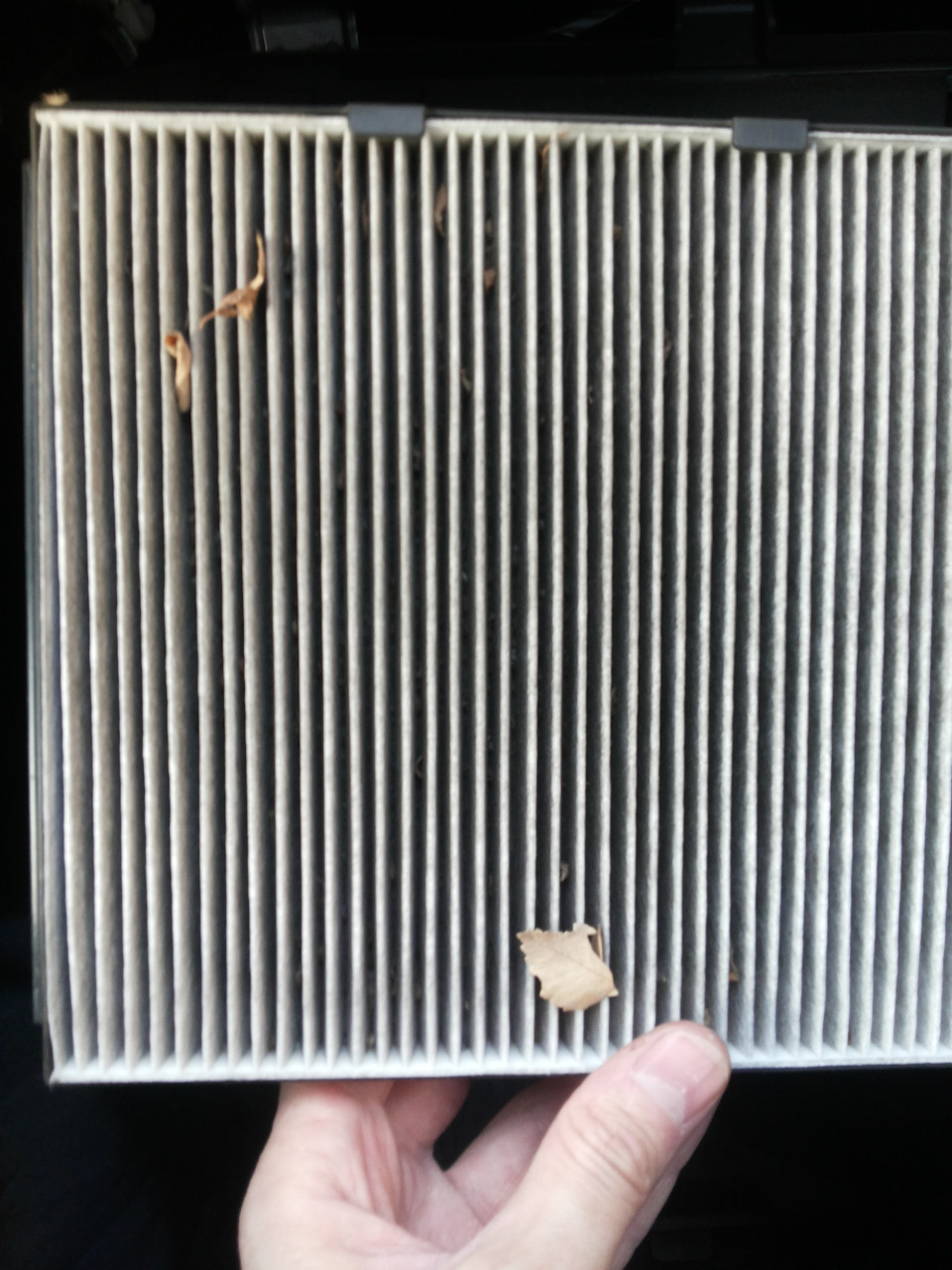 Замена салонного фильтра — Hyundai Solaris, 1,6 л, 2011 года ...