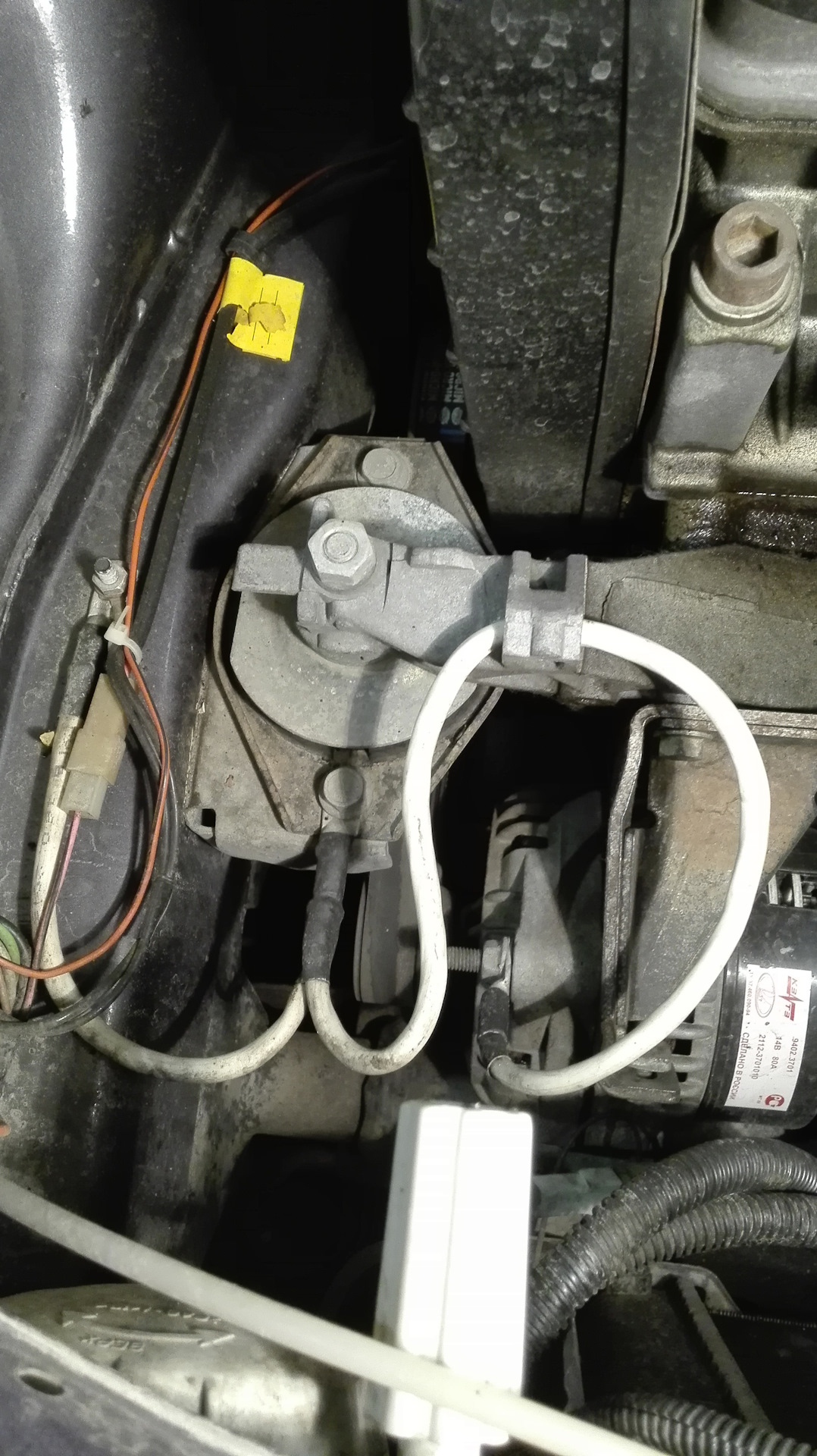 Доп масса на вазе. Доп масса на двигатель ваз 2114. Доп масса на эбу ваз 2114. Ваз 2114 где находятся массы в салоне. Доп масса на ваз 2114.