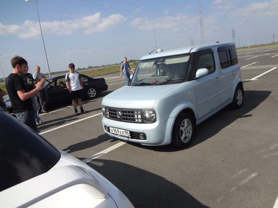 Nissan cube 2002. Ниссан куб 2002 года. Nissan Cube 2002 салон. Показать Ниссан куб 2002г.