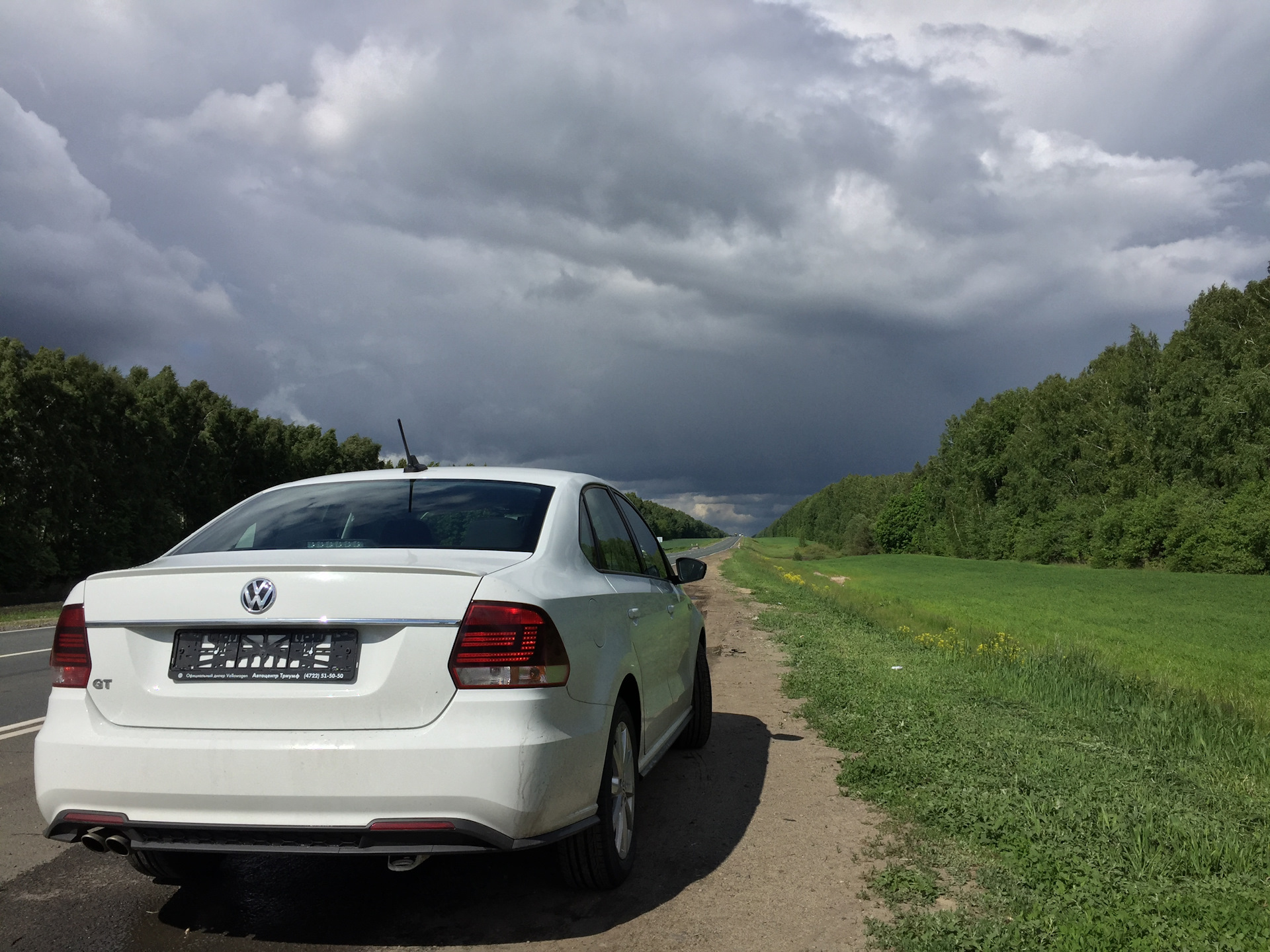 Р‘РµР»С‹Р№ Polo sedan TSI