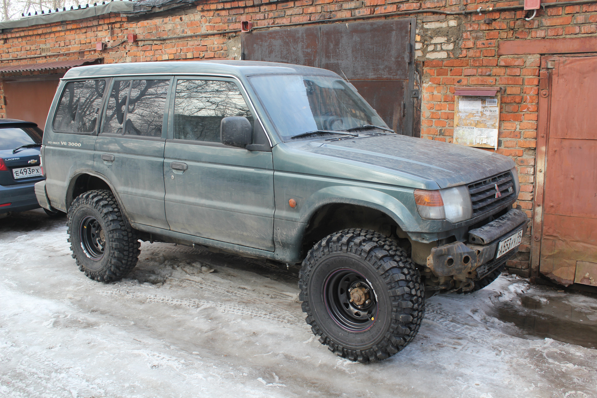 Паджеро 1 колеса. Мицубиси Паджеро 2 на 35 колесах. Mitsubishi Pajero 2 на 33 колесах. 31 Колеса на Паджеро 2. Митсубиси Паджеро 2 на 31 колесах.