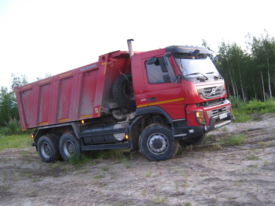 Водитель самосвала карелия. Volvo FMX 6х6. Самосвал Вольво 6х4 fm 420. Volvo FMX самосвал 6х4. Самосвал Вольво 6х6 новый.