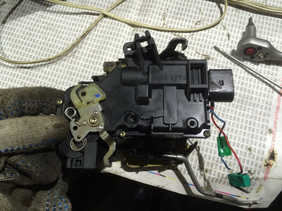 замок двери замерзает часть 2 — Audi A6 (C5), 1,8 л, 1998 года | своими ...