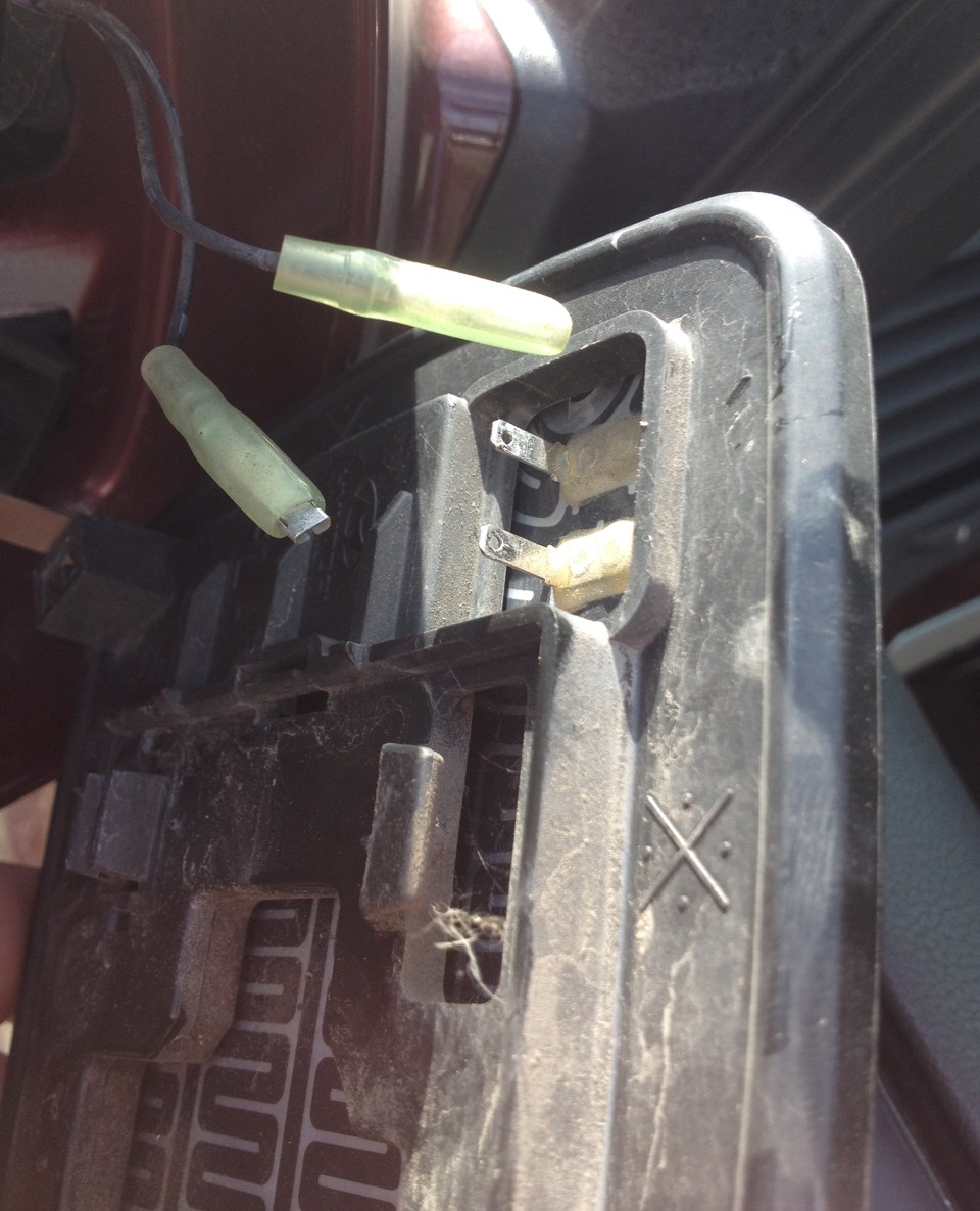 Снятие зеркального элемента бокового зеркала — Hyundai Sonata V (NF), 3 ...