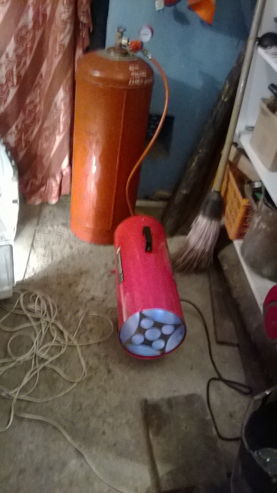 знак кислород. выжигать кислород. электрообогреватель сушит воздух сжигает кислород. S сожгли в кислороде. получение кислорода в лаборатории.