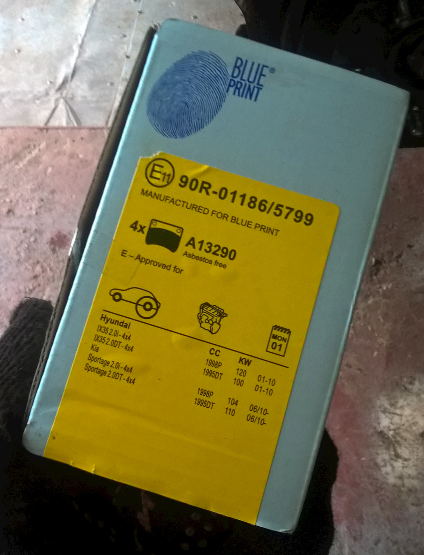 Меняем задние тормозные колодки — Hyundai ix35, 2 л, 2010 года ...