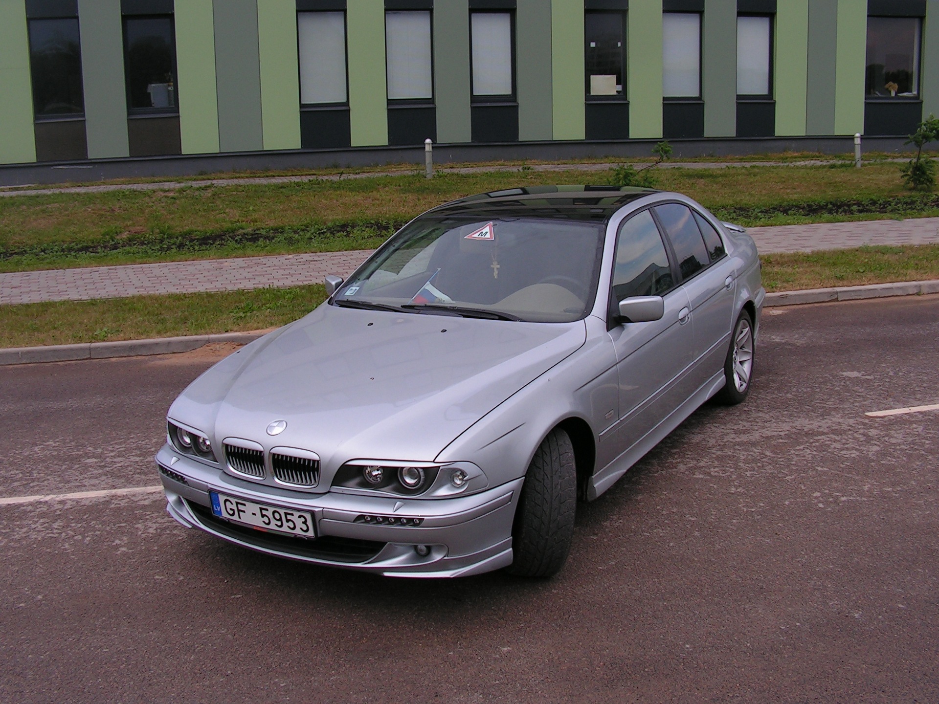 Крыша е39. BMW e39 серая. БМВ е39 серая.