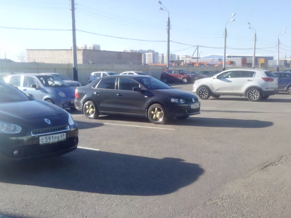 Резиновые упоры на петли — Volkswagen Polo Sedan, 1,6 л, 2012 года ...