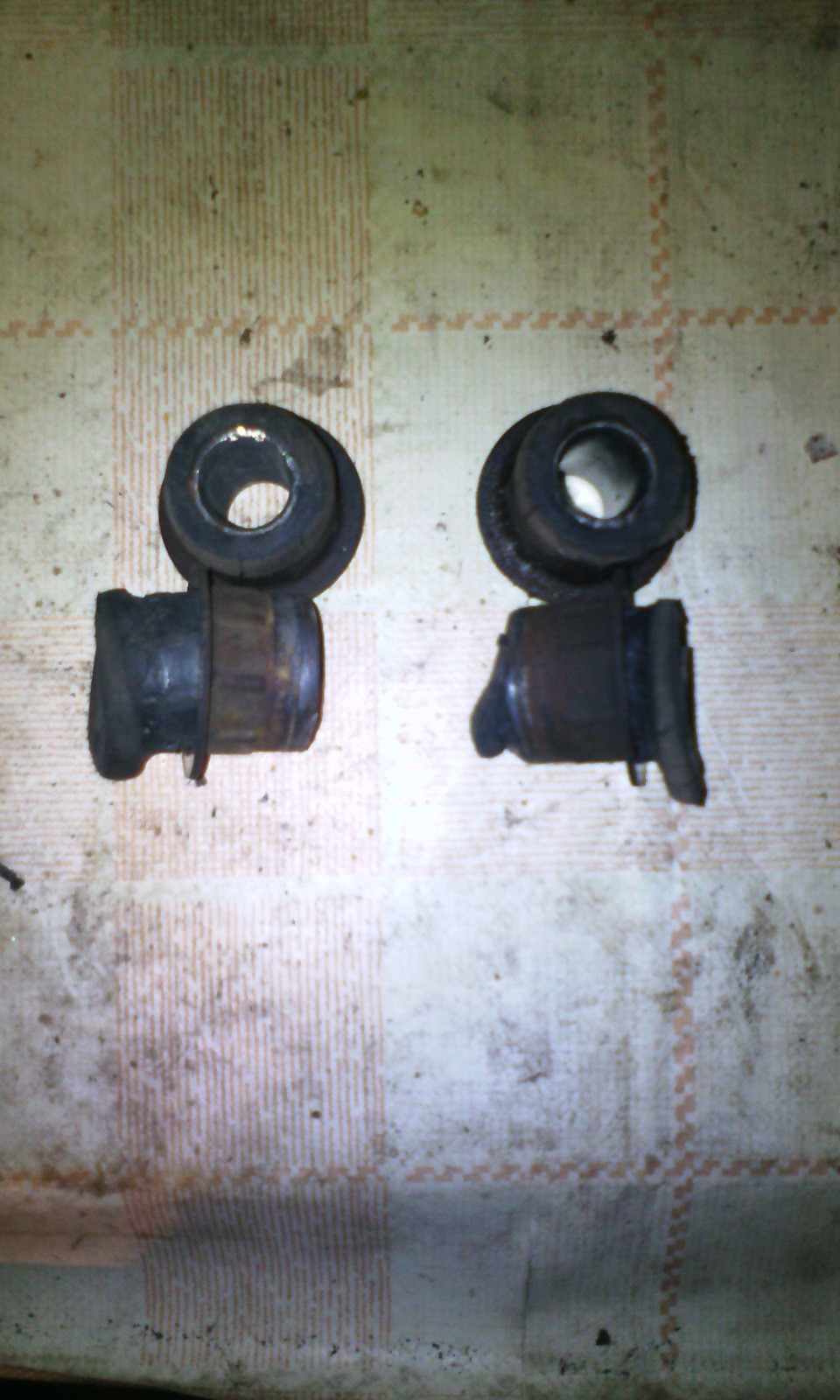 Замена верхних сайлентблоков — Lada 2107, 1,5 л, 1993 года | своими ...