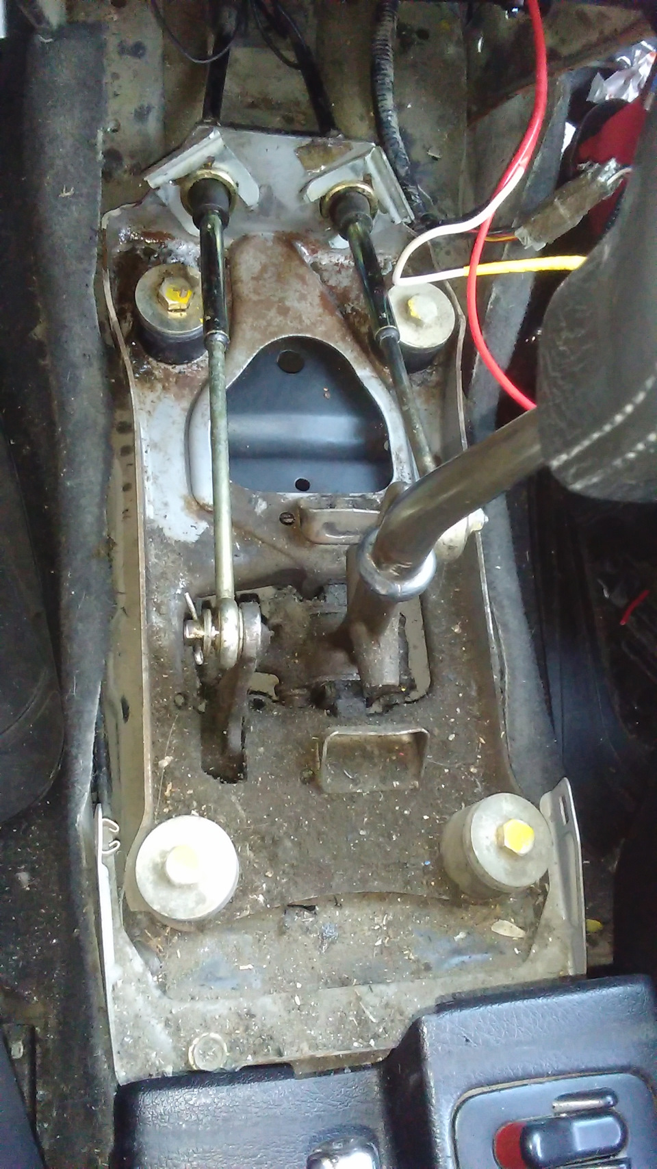 Немного трэша. Снимаем пластиковый кожух под рычагом КПП. — Honda ...