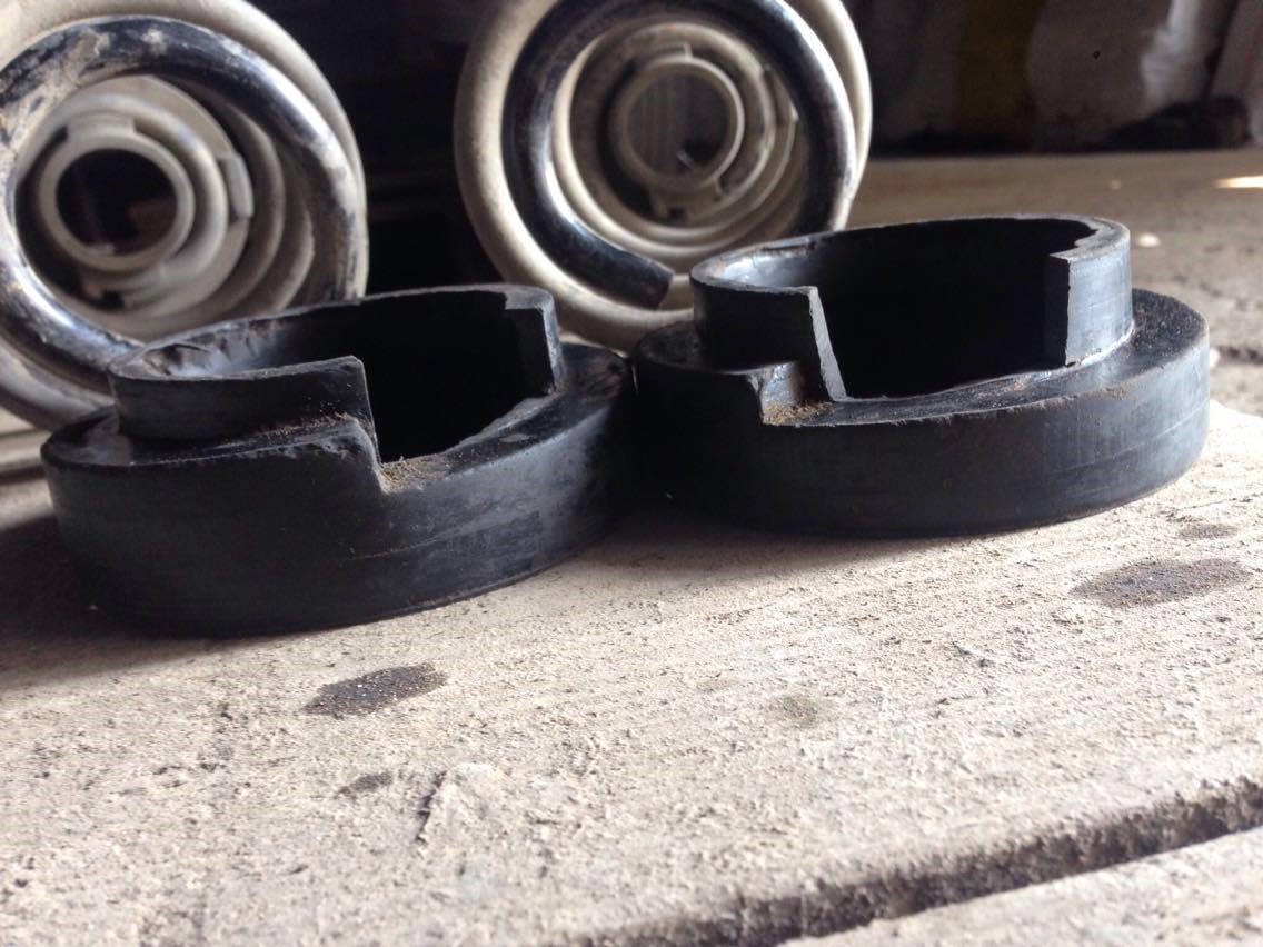 подушка пружины ваз 2110. шевроле нива 2130 резинки под пружины. подушки под задние пружины. подушки под задние пружины. проставки зад шеви нива.