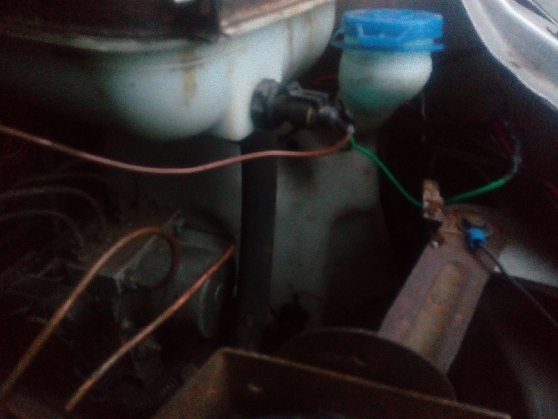 Да будет бачок омывателя Газель бизнес - ГАЗ Соболь, 2,4 л, 2009 года запчасти D